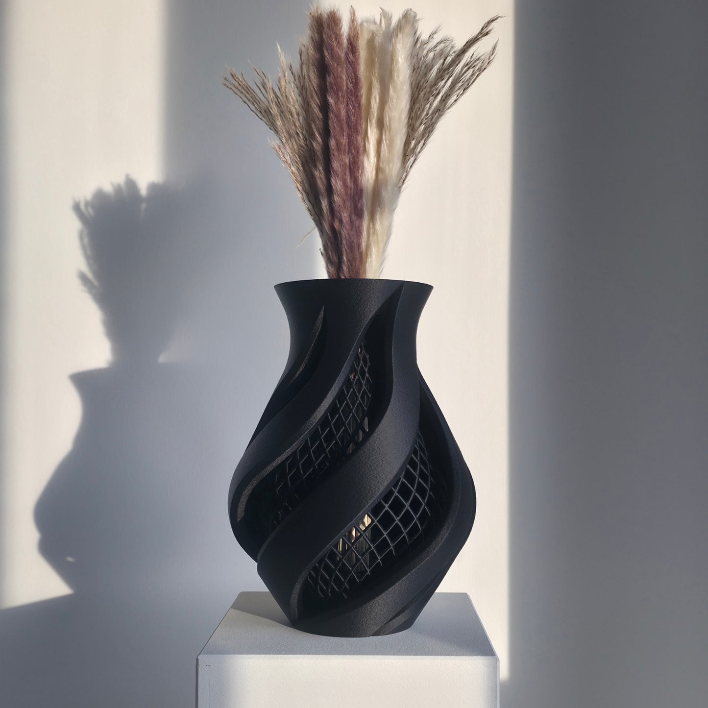 PRYVI Helix Design-Vase mit helixförmiger Struktur und klassischer Form